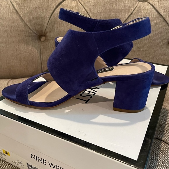 Nine West .. Ladies Blue Suede Shoes 💙 - Picture 5 of 9